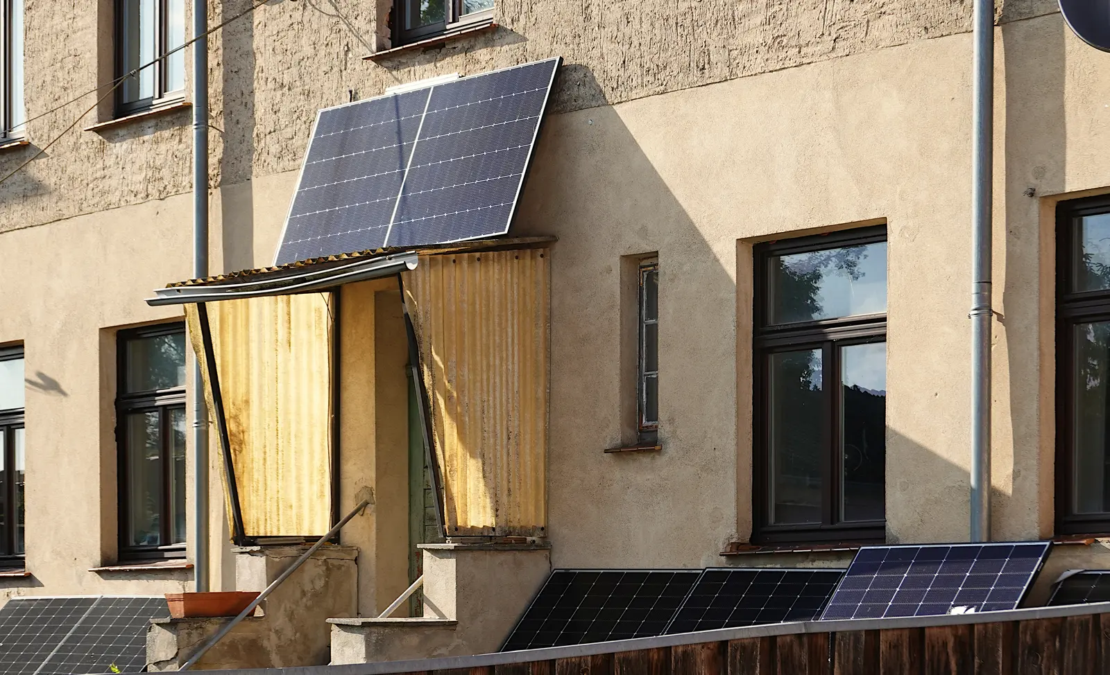 Balkonkraftwerk anmelden 2026: Die 800-Watt-Regel einfach erklärt