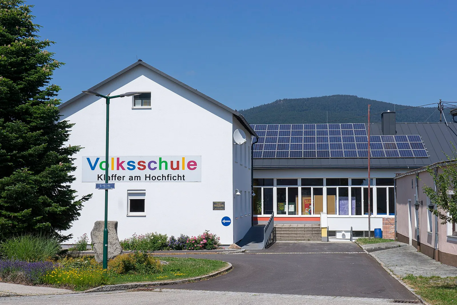 Photovoltaik für Rathaus, Schule, Sporthalle und Bad: 29 Gebäude im Vergleich