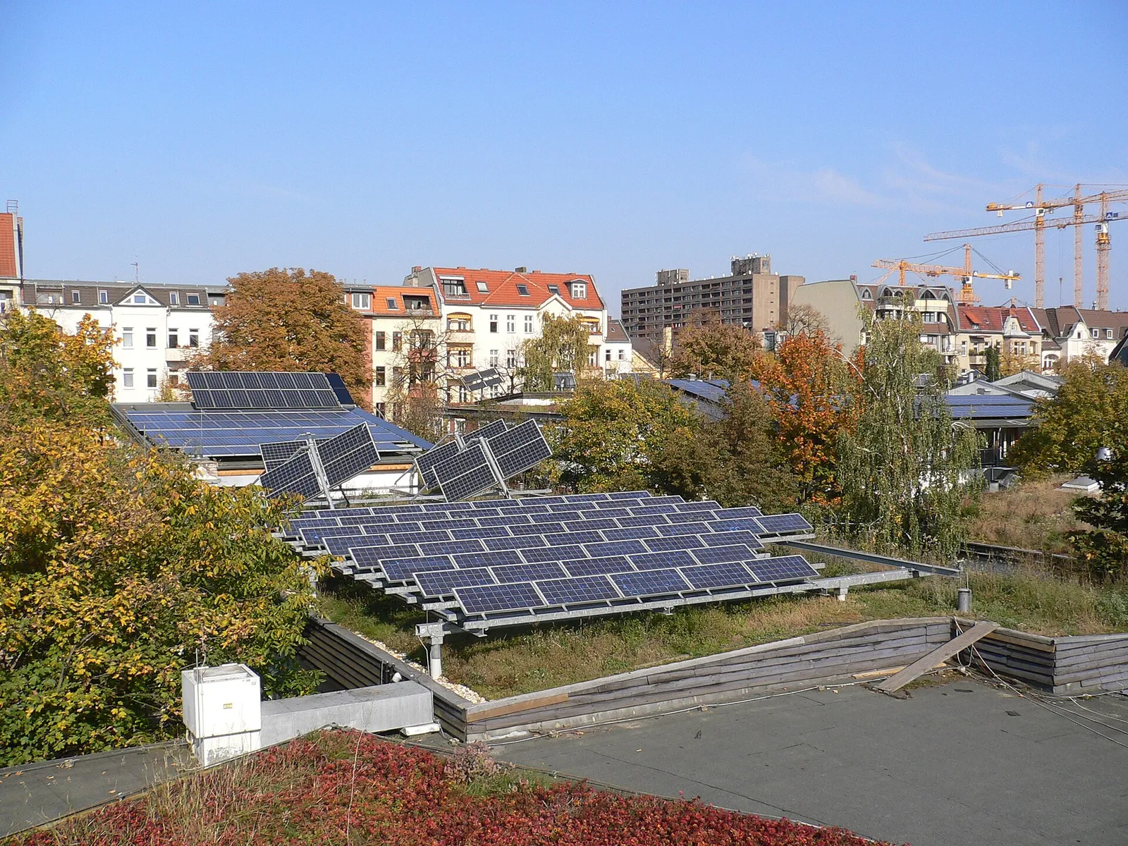 PV auf dem Flachdach: Aufständerung, Ballast und die Statikfrage