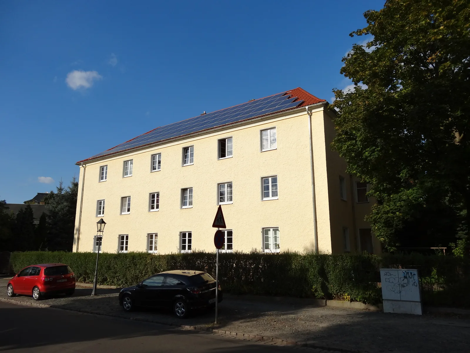 PV-Anlage und Nachbarschaftsrecht: Verschattung, Blendung & Zustimmung