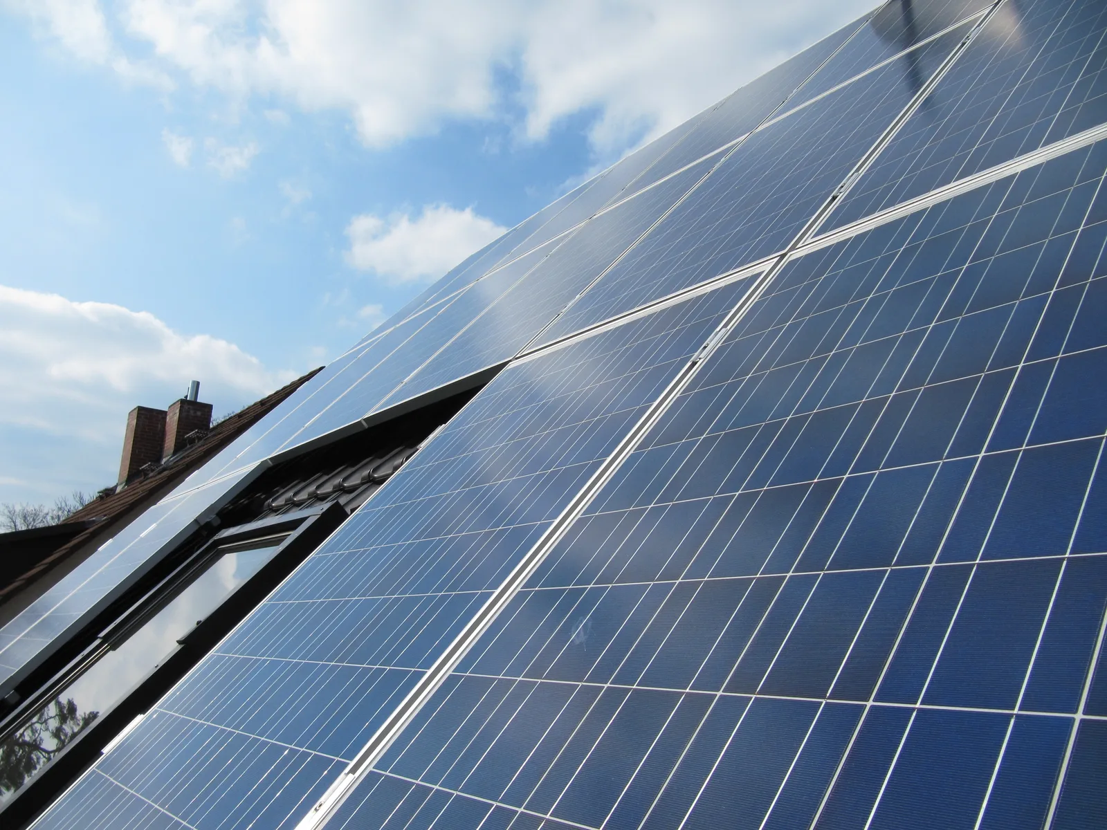 PV-Anlage und Steuern 2026: Nullsteuersatz, Einkommensteuer & Gewerbe einfach erklärt